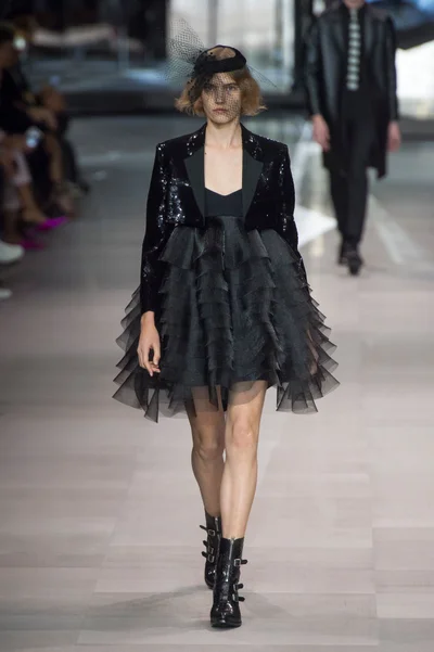 Look 25